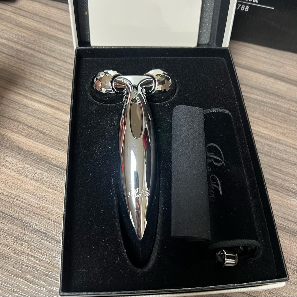 💕REFA💕 ReFa Carat Face New in Box Beauty Face Neck Roller Tool Tighten  Tone